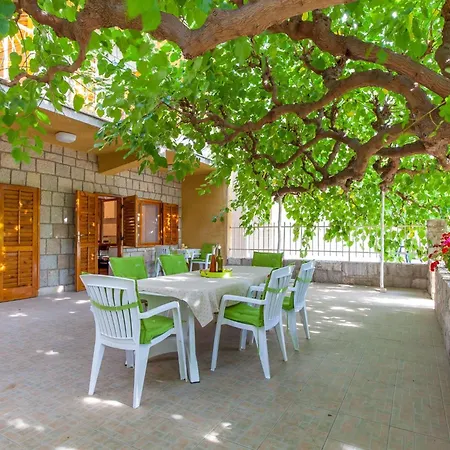 Large Terrace * Podstrana